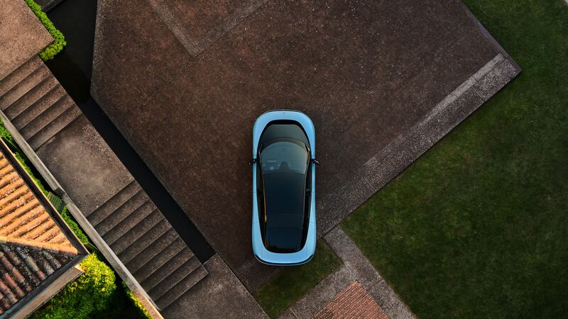 Ferrari Luce, guarda tutte le foto 13