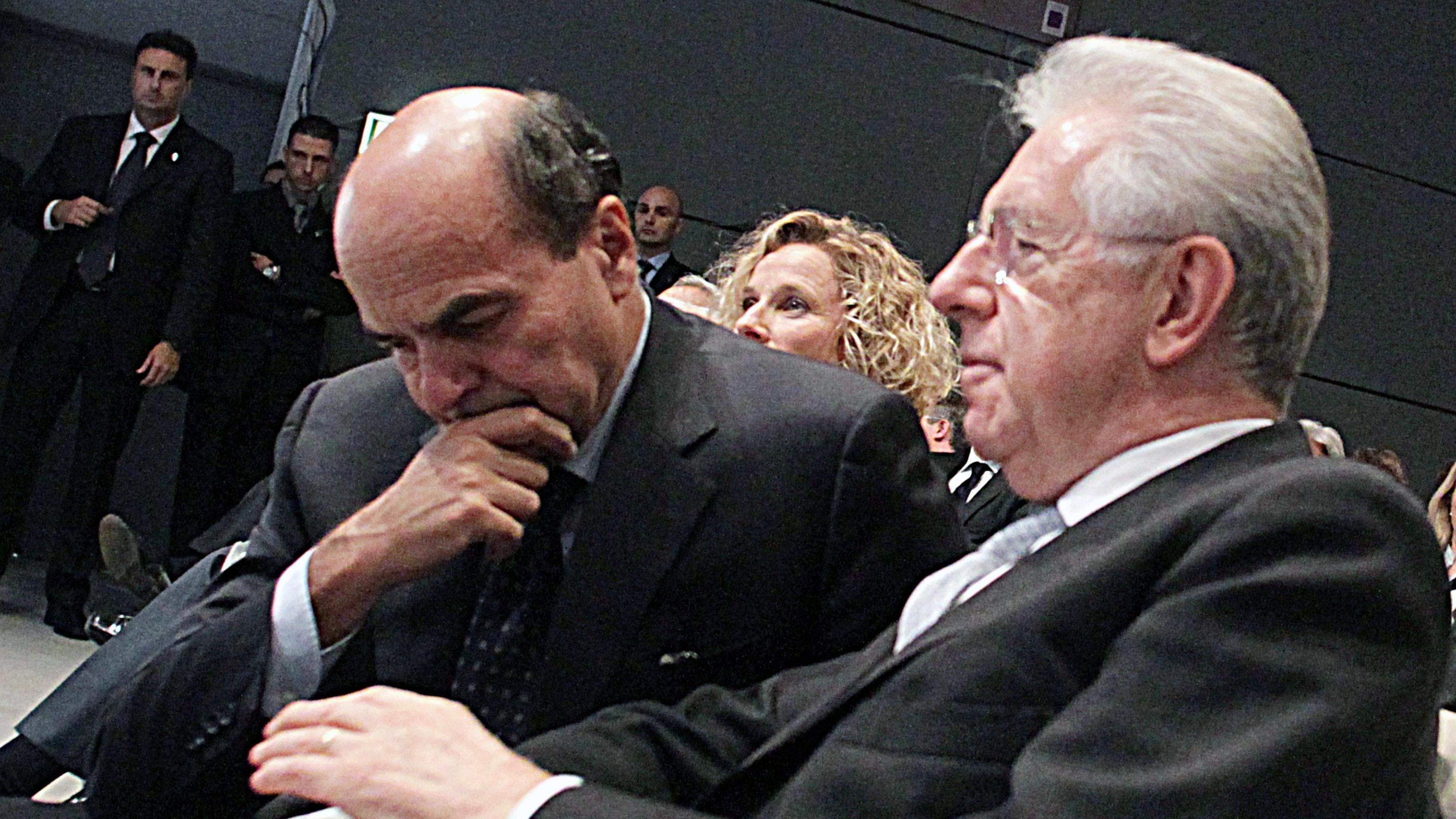 I sondaggi vanno male: Bersani e Monti siglano l'inciucio dalla Merkel