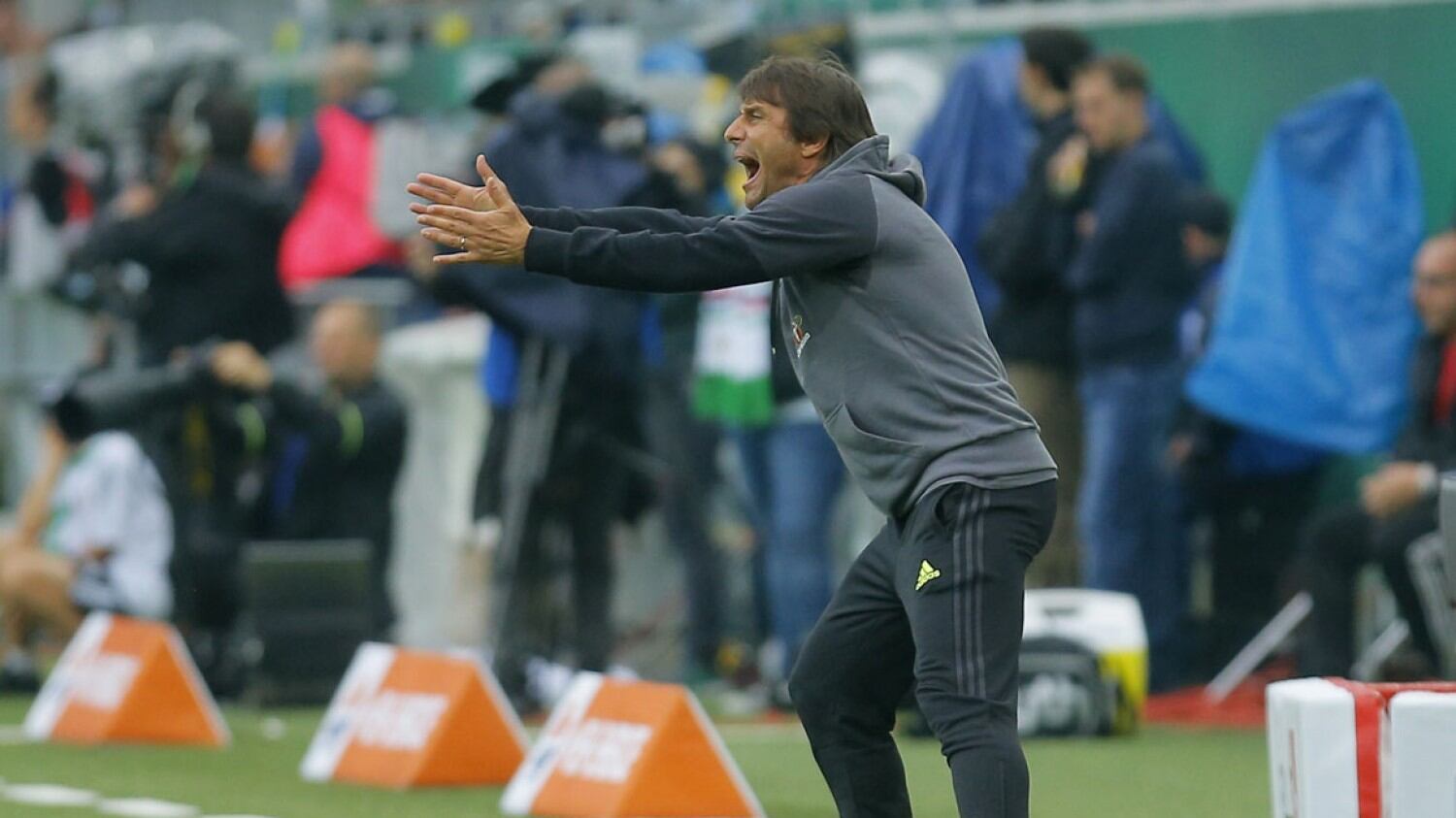 Mourinho, è lite con Conte: "Sul 4-0 non si esulta così"