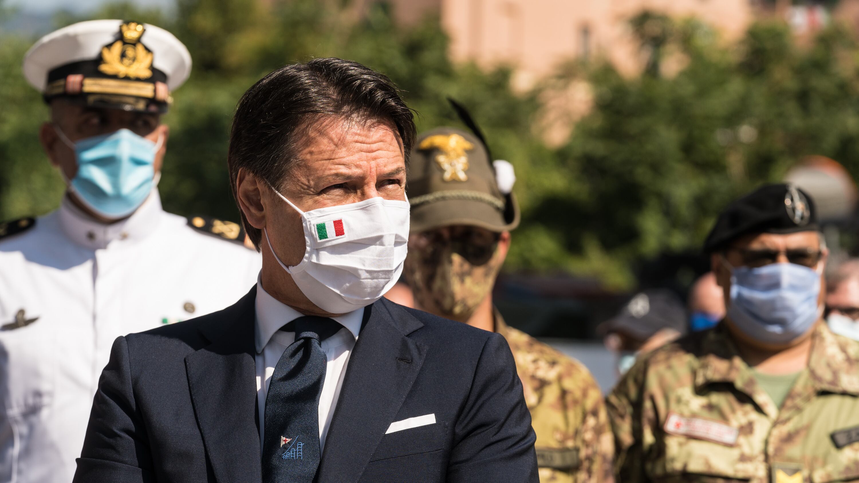 Il governo opaco che nasconde furbetti e verbali