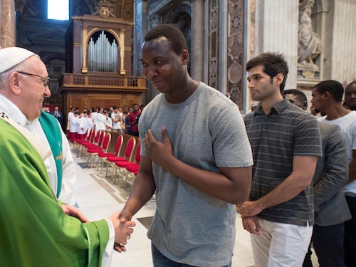 Il Papa e la Messa con le Ong: "Le mani a Dio per soccorrere"