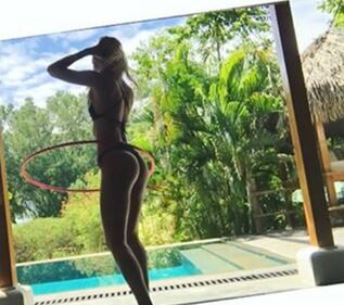 Candice Swanepoel e Sara Sampaio e quel lato B con la tintarella 15