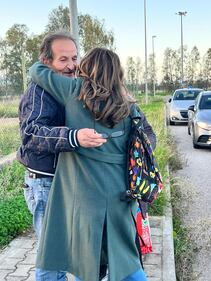 Zuncheddu torna libero dopo 33 anni di carcere, l'intero paese ad accoglierlo: le immagini 7