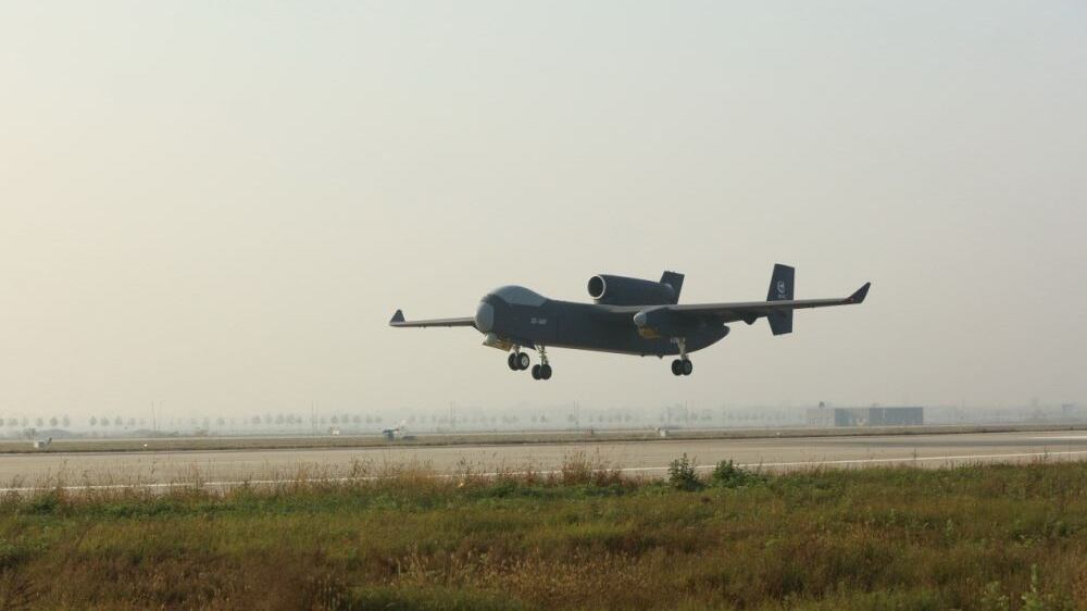 Spunta la "portaerei dei droni": cosa può fare il nuovo super‑drone Jiutian