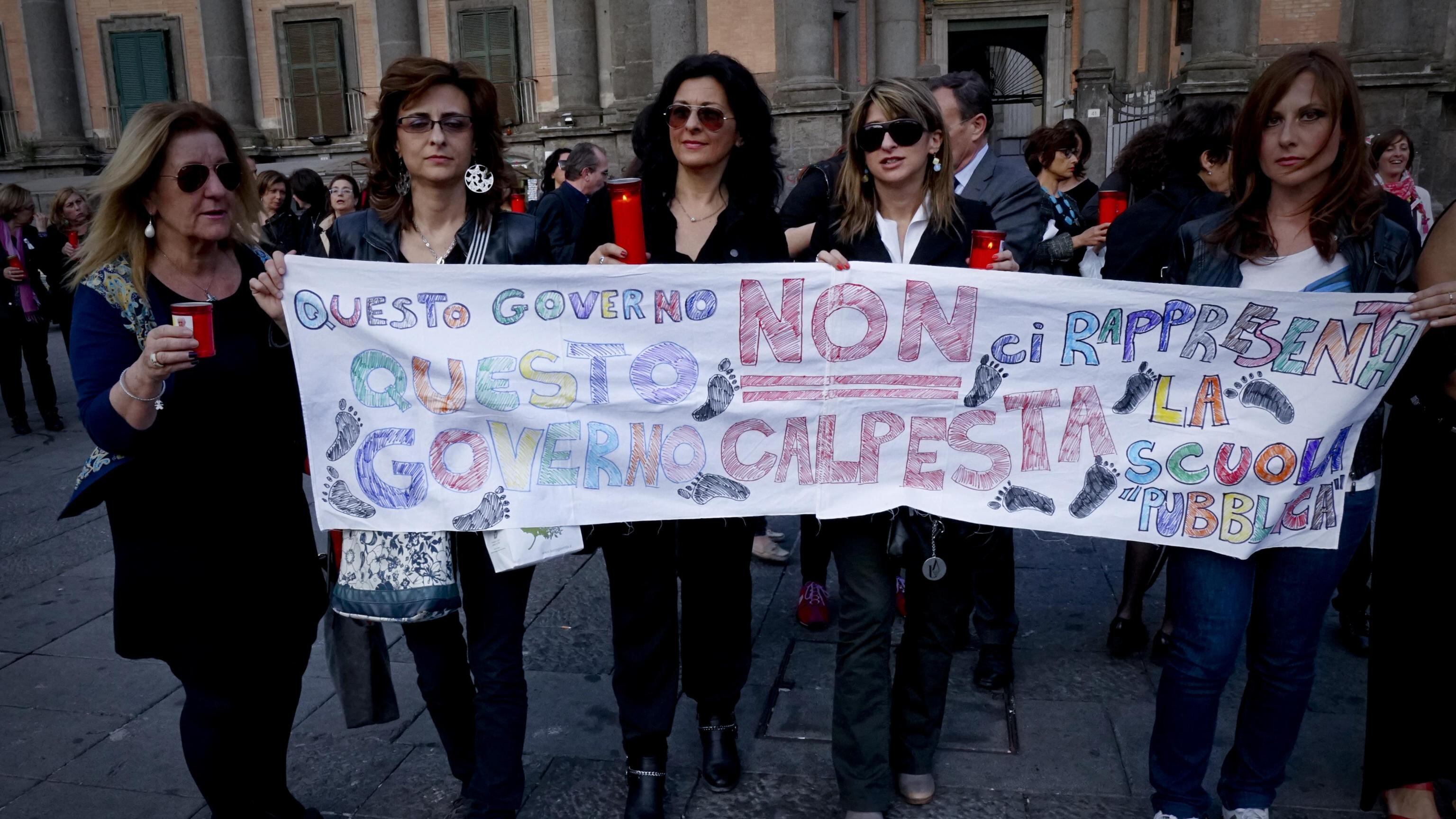 Insegnanti in piazza per protestare contro le assunzioni