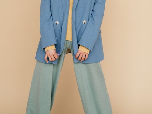 Pantaloni in autunno: 5 modelli imperdibili per le over 60