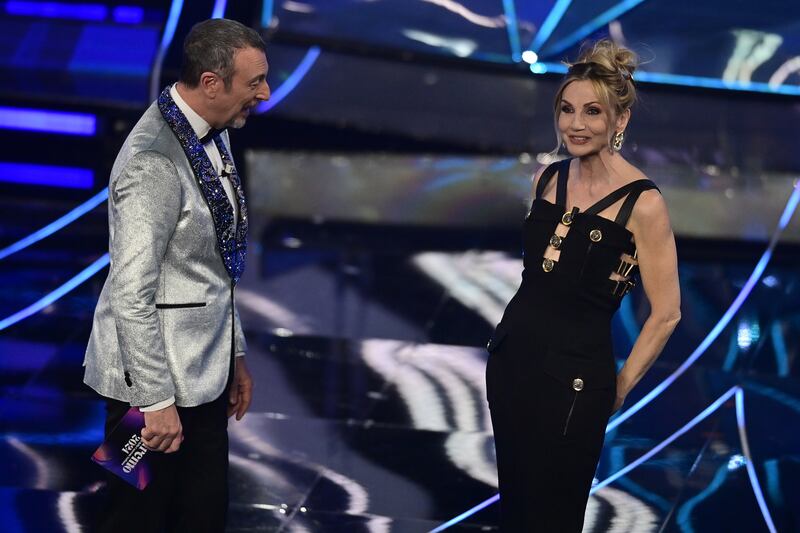 Sanremo 2024: ecco il look della quarta serata del Festival di conduttore, co-conduttrice e ospiti 1