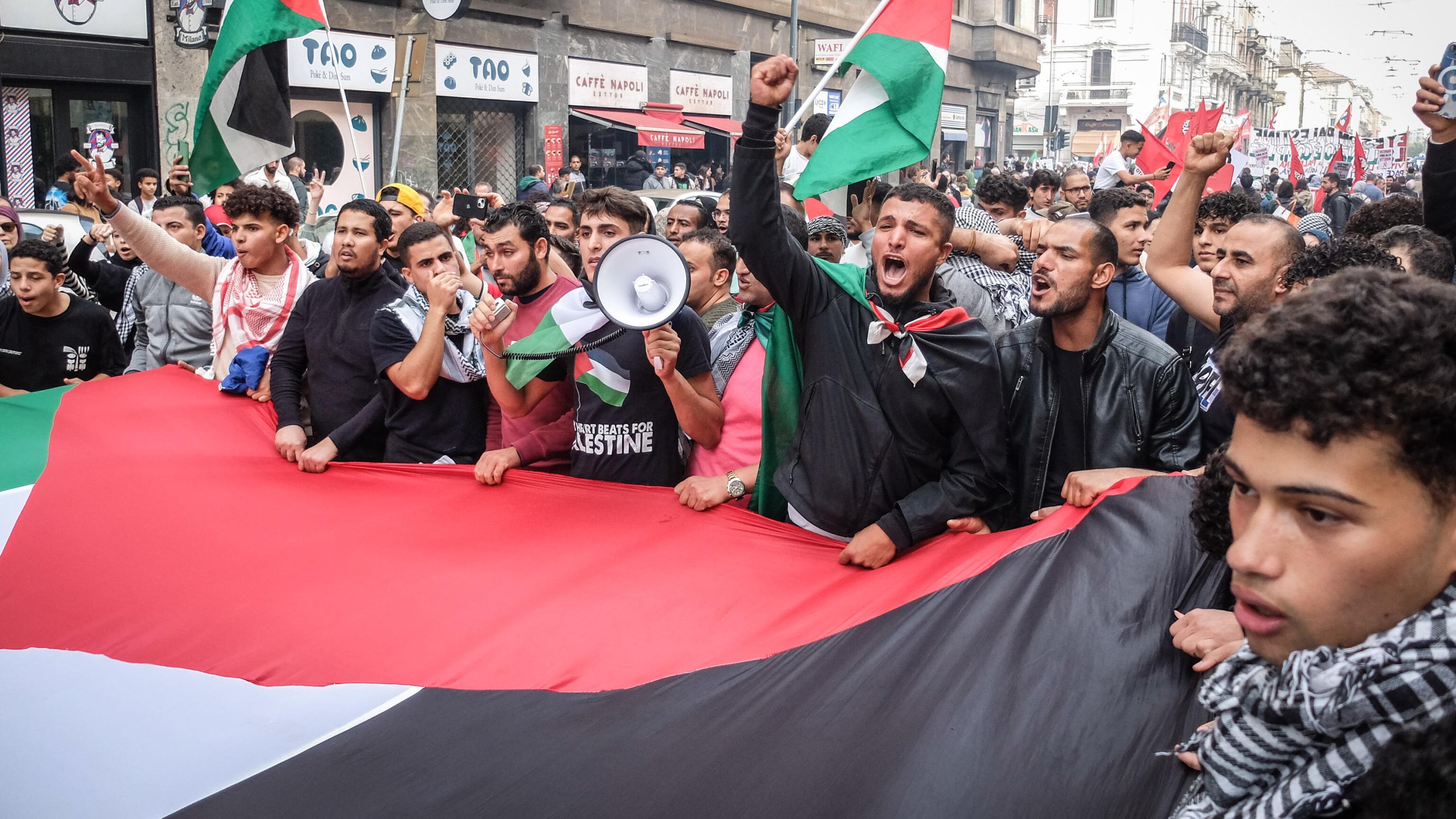 La Lega sfila per Israele. Sala e Pd ambigui sulle piazze dell'odio