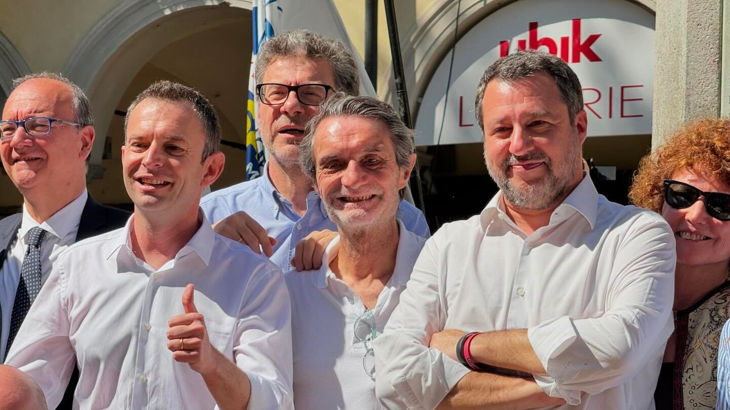 Salvini si prende la piazza leghista. "Critiche? A Bossi tutto è concesso"