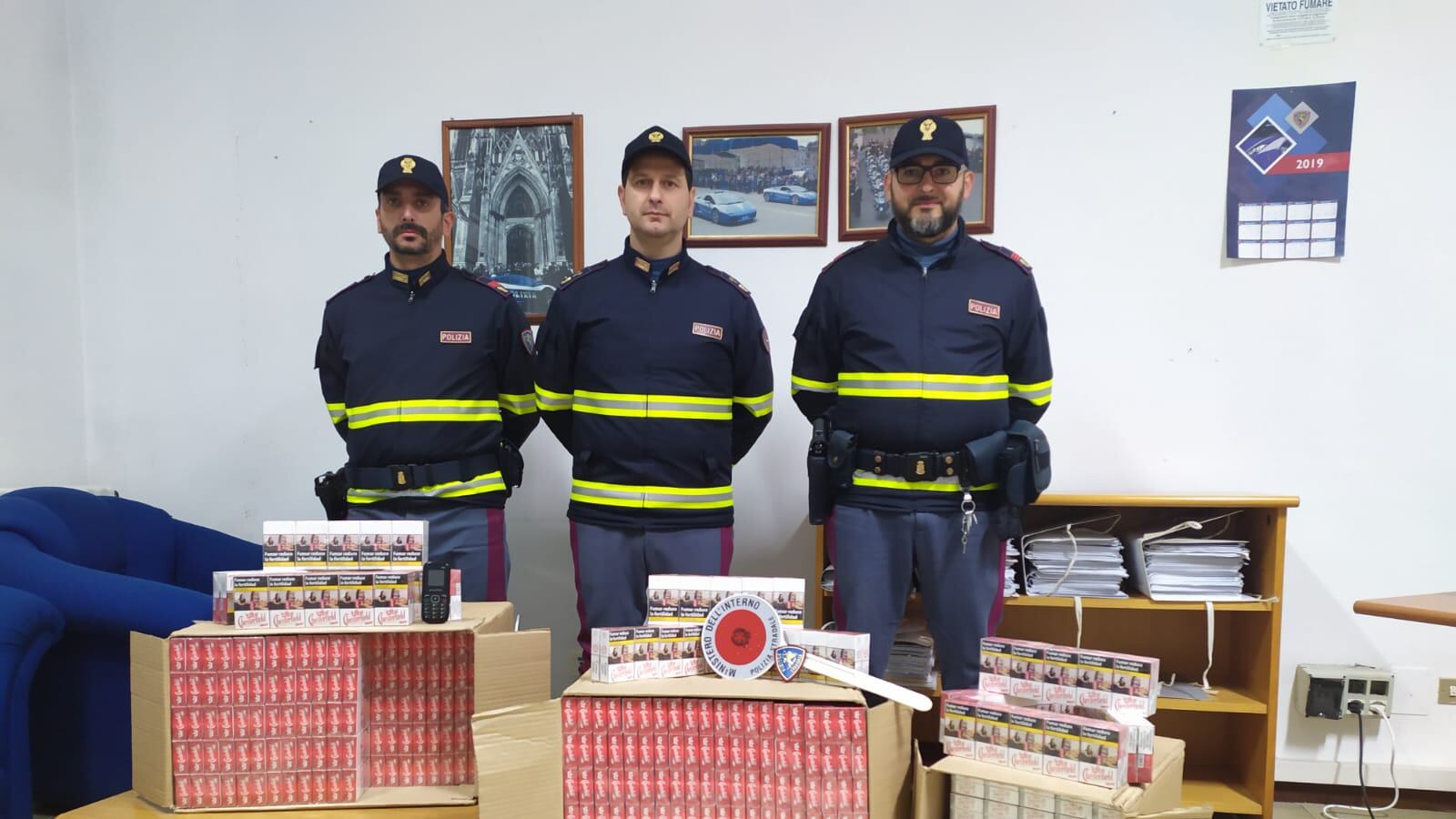 Taranto, alla guida ubriaco e con 200 pacchi di sigarette