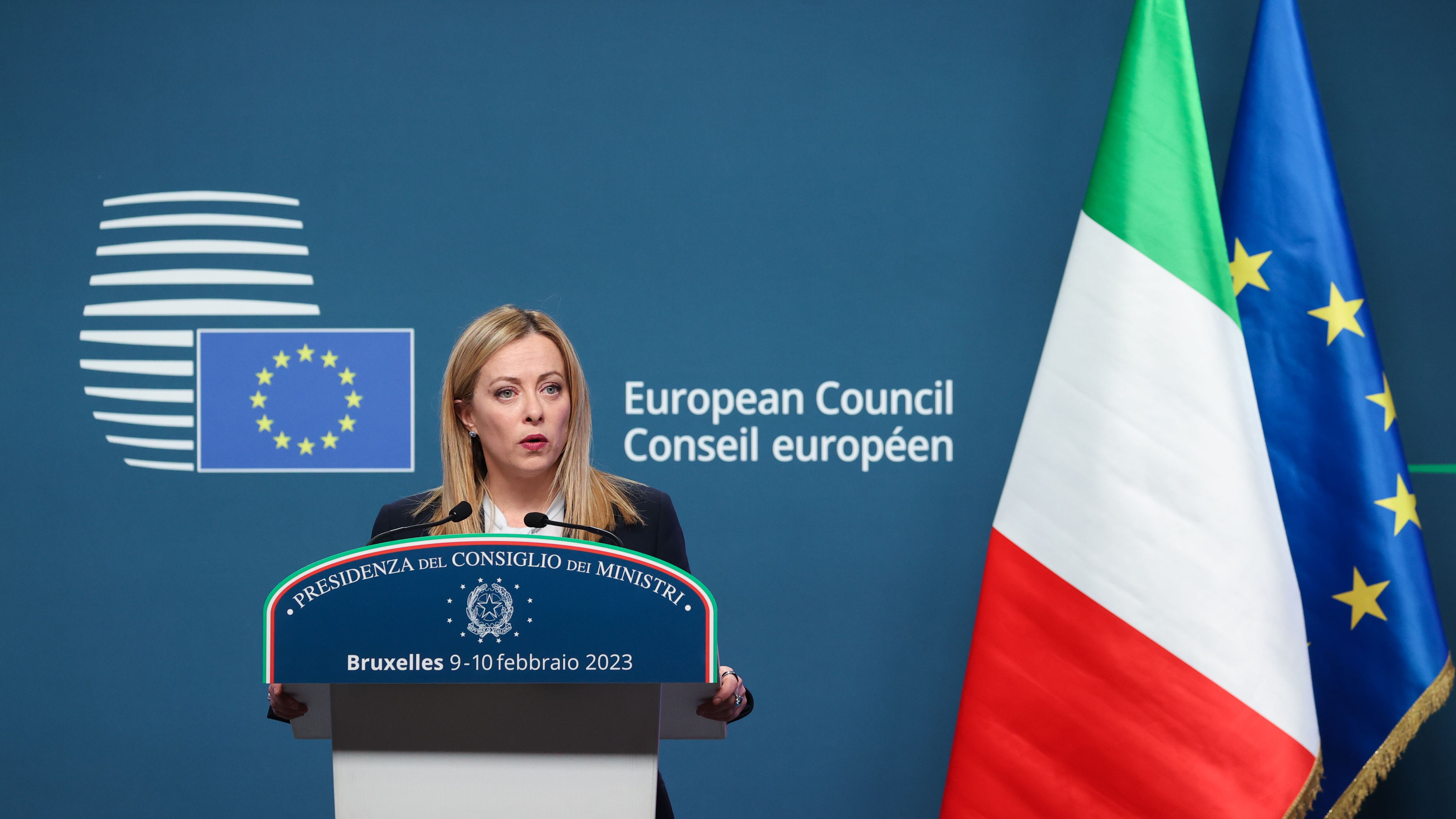 Rebus balneari per Meloni. L'ipotesi di un doppio binario
