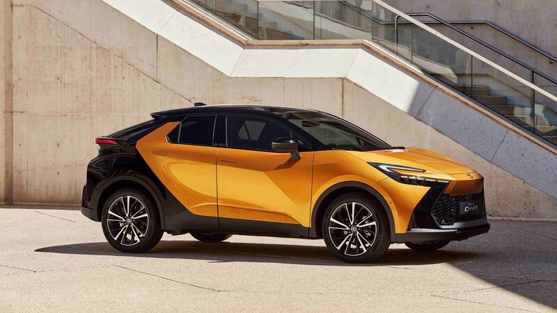 Toyota C-HR 2023, guarda tutte le foto 14