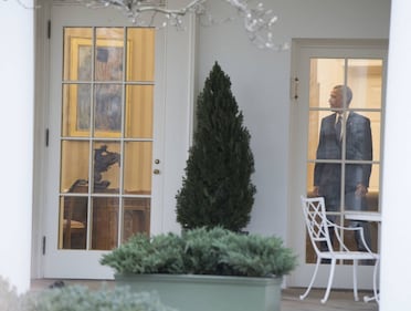 Barack Obama lascia lo studio ovale della Casa Bianca 11