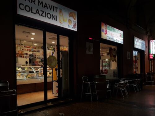 Il bar chiude alle 24... ma riapre un'ora dopo. Così aggirano il Dpcm