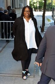 Marijuana per combattere i dolori mestruali, l'idea di Whoopi Goldberg: foto 7