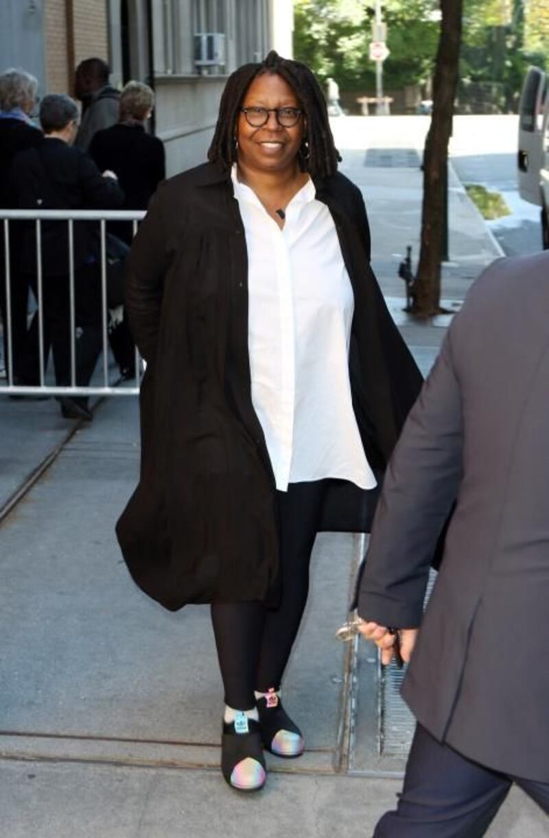 Marijuana per combattere i dolori mestruali, l'idea di Whoopi Goldberg: foto 7