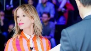 Alessia Marcuzzi nel mirino del web per i suoi outfit: "Sembri Jocker in Batman"