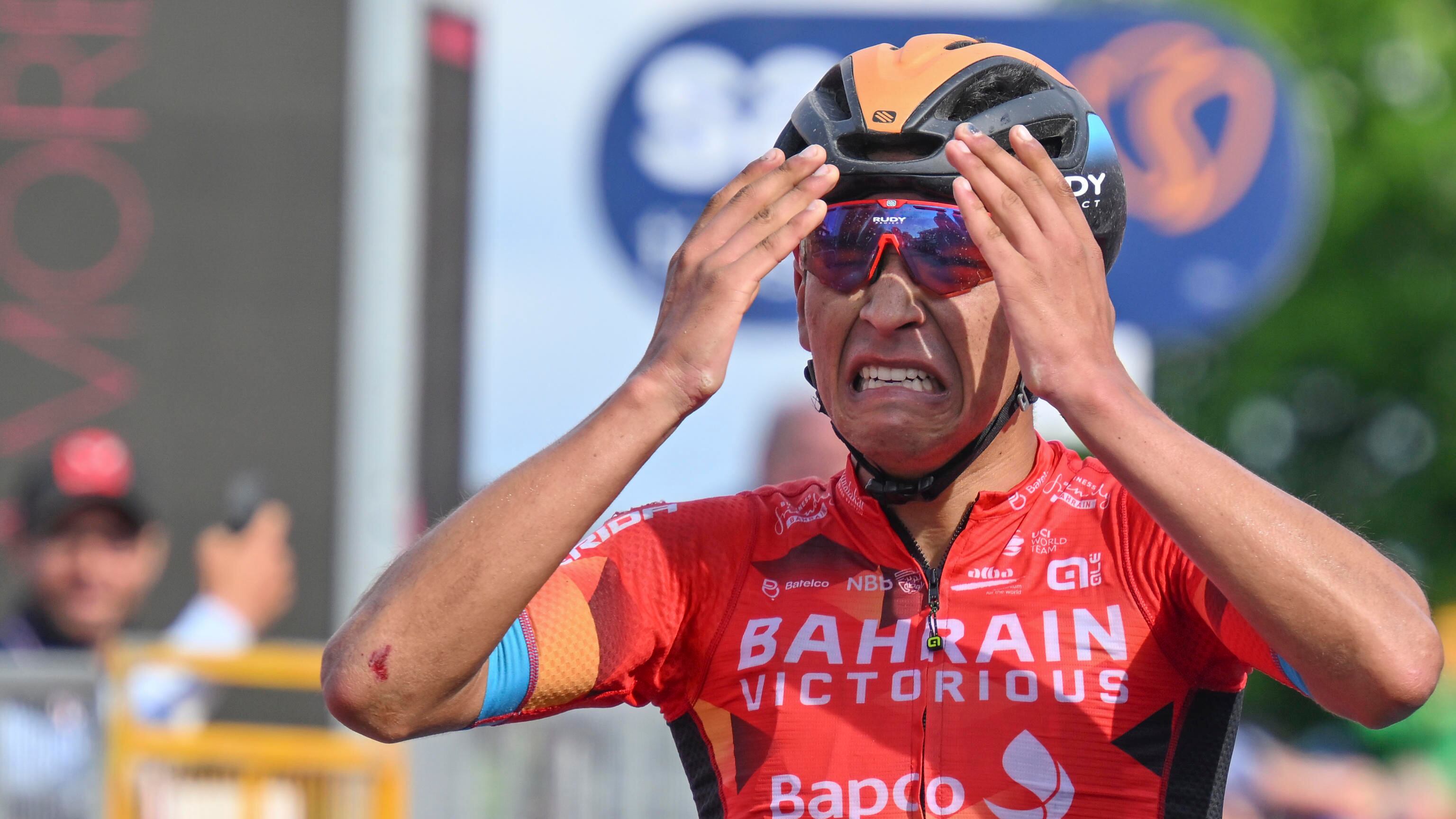 Un Giro sempre più "incollato". Cedono i vecchi, vola Buitrago
