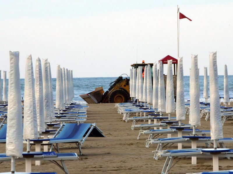 Il governo salva i balneari su concessioni e rimborsi