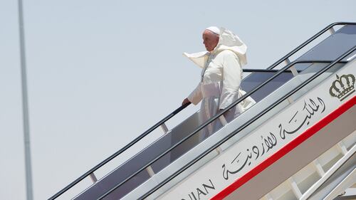 Papa Francesco all'arrivo ad Amman 4