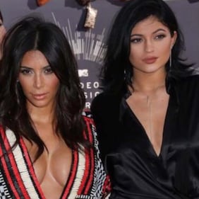 Kim Kardashian, shooting nuda nel deserto 16