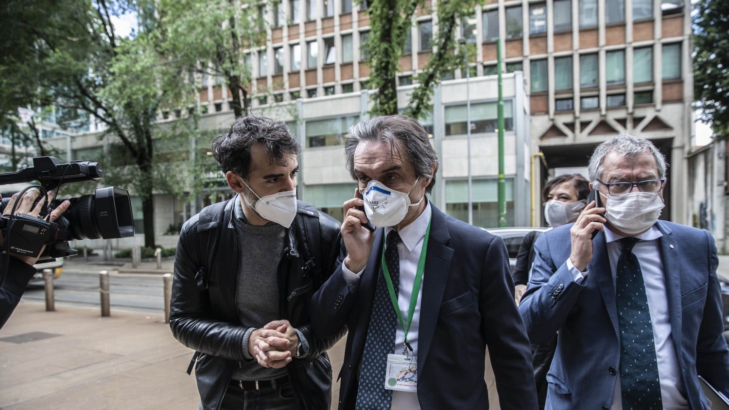 "Una donazione per i medici. Stufo delle bugie di sinistra"