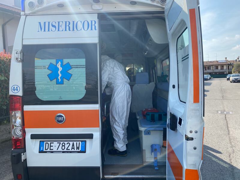 I volontari in prima linea contro il virus 8