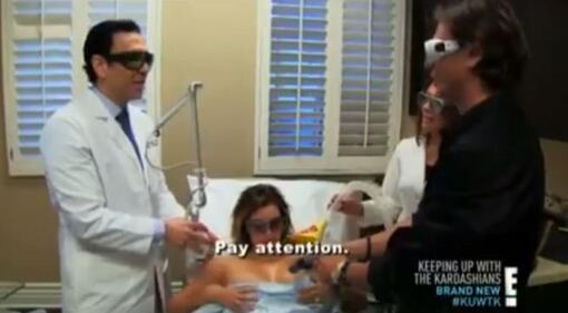 Kim Kardashian, laser sul seno per rimuovere le smagliature 6