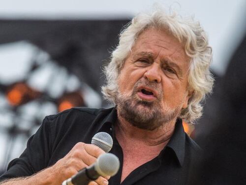 "Ora il reddito universale", Grillo scatena la protesta. FI: "Solo una buffonata"