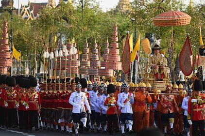 La Thailandian celebra l'incoronazione del re 5