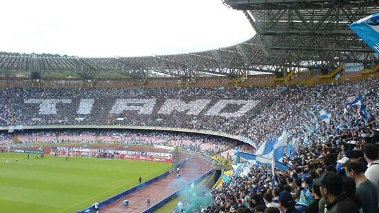 Famiglia juventina costretta dai tifosi del Napoli ad abbandonare lo stadio