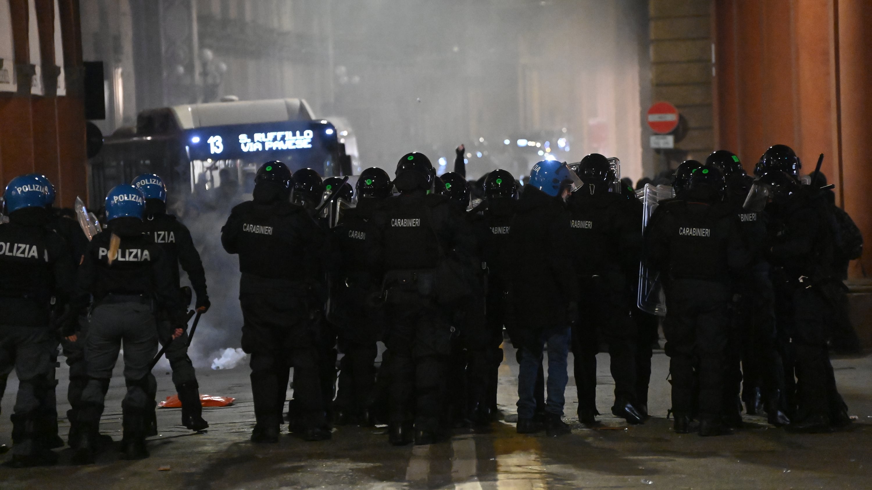Sinistra ridicola, smetta la crociata anti polizia