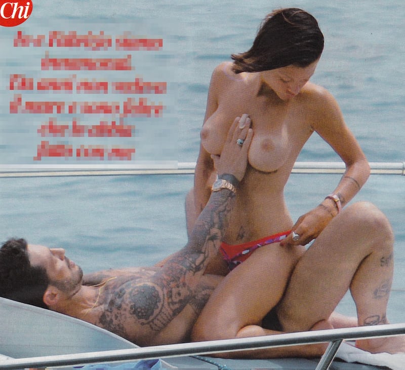 Fabrizio Corona e Silvia Provvedi hot sullo yacth a Capri 6