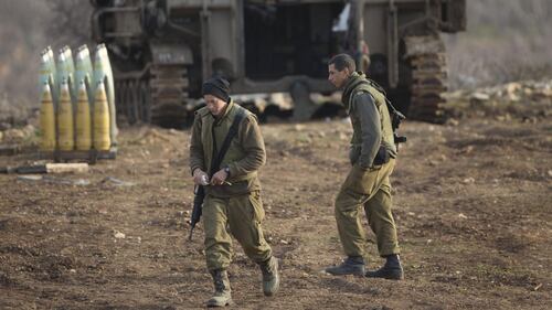 Soldati e unità di artiglieria sulle alture del Golan 1