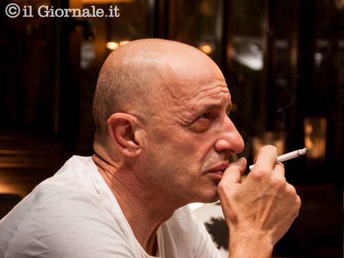 Ore 8:00 l'attesa del direttore Alessandro Sallusti a casa