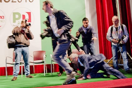 Cpitombolo del segretario Epifani sul palco di Avellino 10