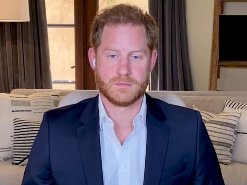 "La polizia lo svegliò nella notte". Così Harry ha scoperto della morte del principe Filippo