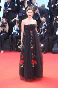 Bianca Balti, bellissima anche con le curve dopo il parto 17