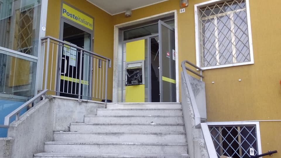 Assalto a Postamat: scontro a fuoco tra rapinatori e vigilante