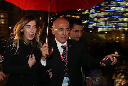 La Boschi con l'ombrellino rosso 8