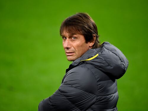 Inter, Conte nervoso: i mancati arrivi di Vidal e Dzeko lo hanno indispettito