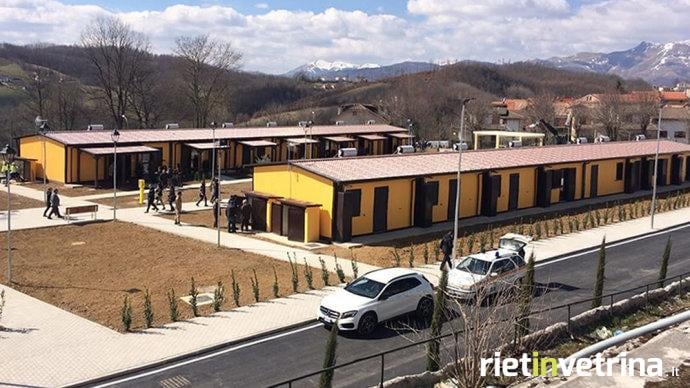 Marche, la farsa delle casette Nessuno sa come montarle