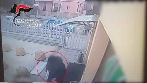 Stupro di locate, le immagini dell'aggressore 8