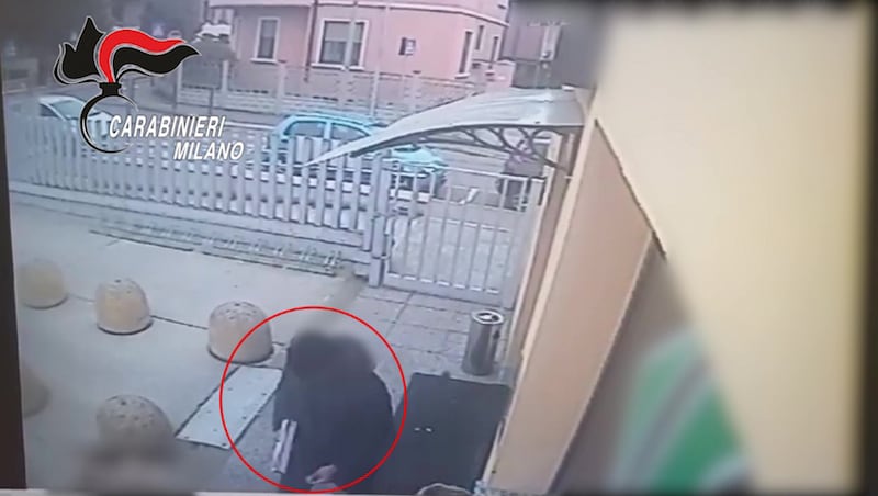 Stupro di locate, le immagini dell'aggressore 8