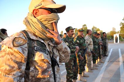 Così i parà addestrano i curdi a Erbil 15