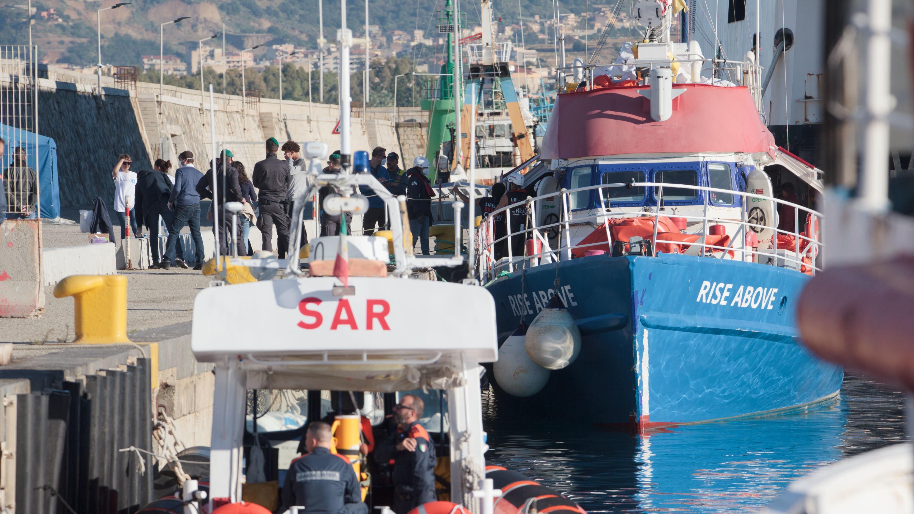 Promesse e patti. Ma le norme attuali sui migranti penalizzano l'Italia