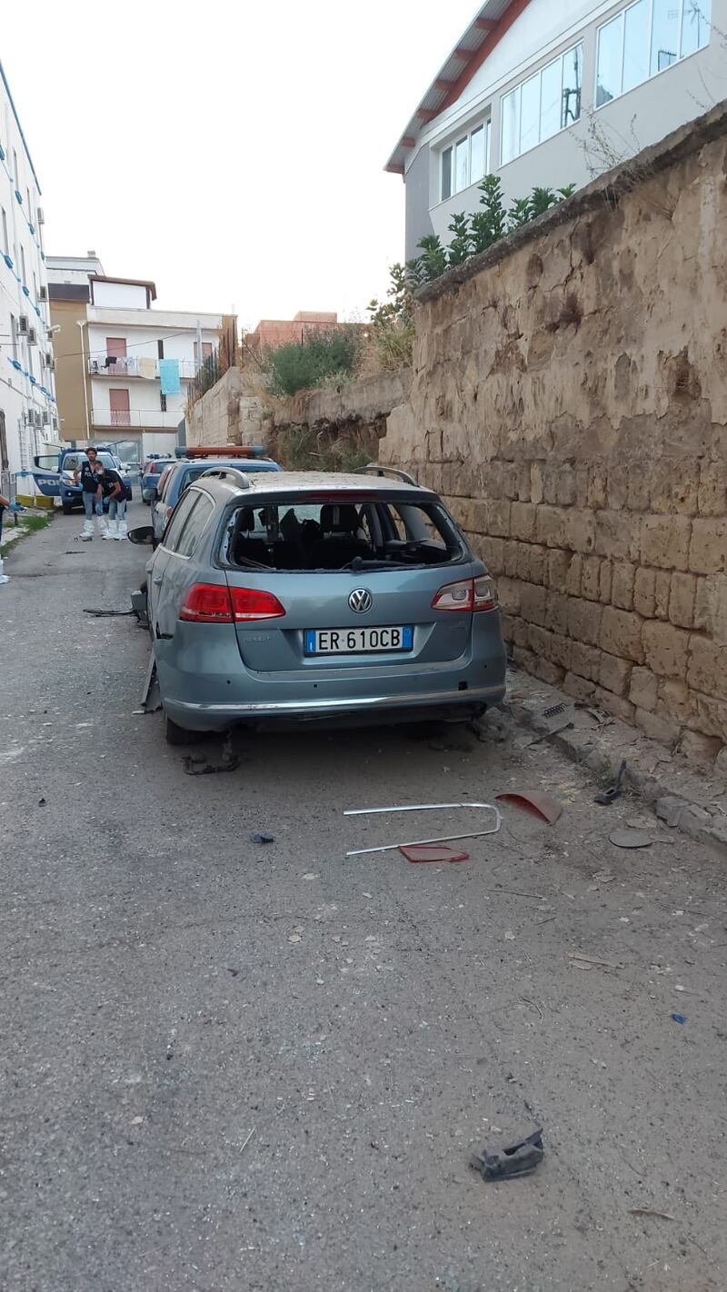 Bomba contro il commissariato di Canosa 2