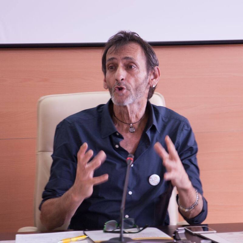 Luigi De Gregorio durante un convegno sul bullismo