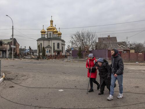 La Cina contro Stati Uniti e Nato: "Sono i responsabili del conflitto". L'Ue: "Più spese per la Difesa. Putin viola il diritto internazionale"