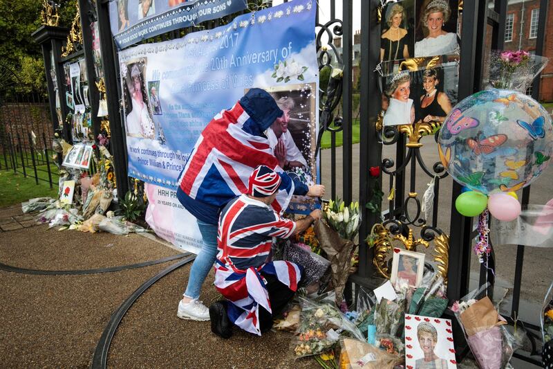 William e Harry al memoriale di Lady D 13